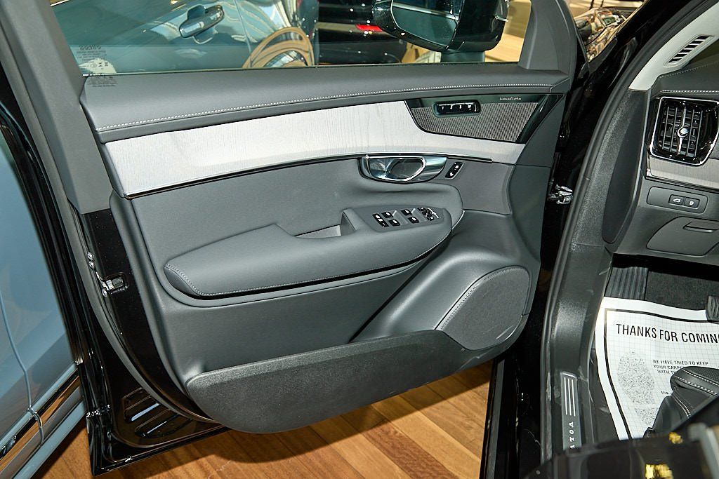 2026 VOLVO XC90 - Image 3