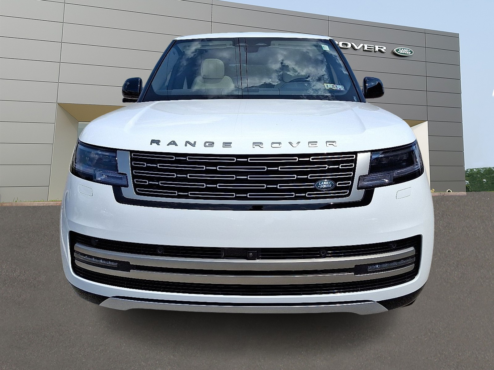 2025 Land Rover Range Rover SE photo 4