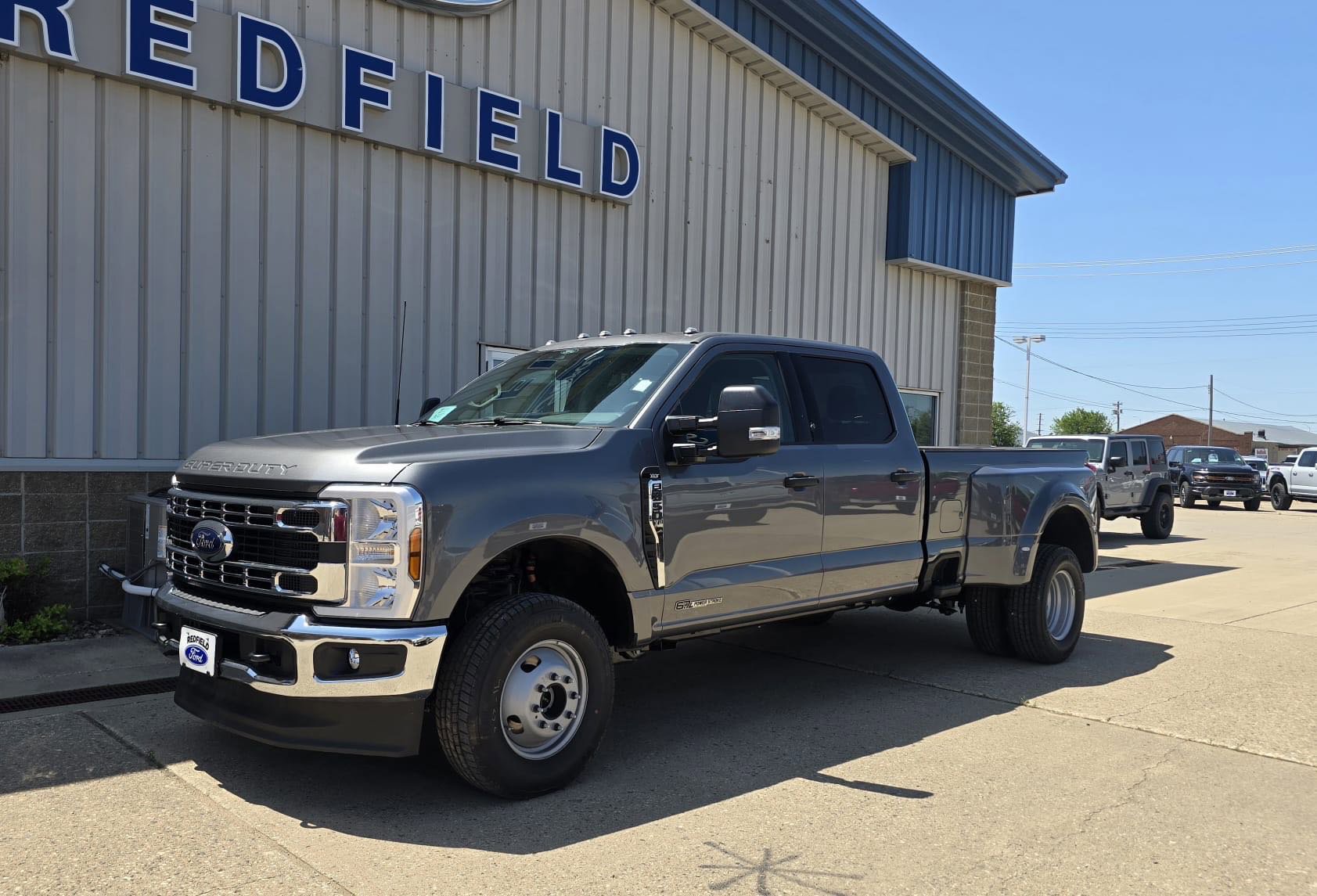 2025 Ford F-350 XLT photo 2