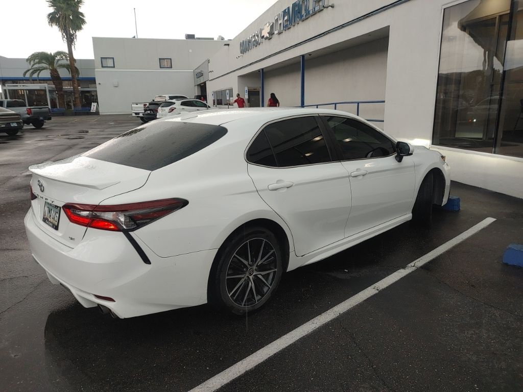 2021 Toyota Camry SE photo 4