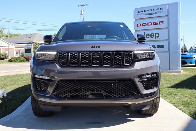 2025 Jeep Grand Cherokee Summit photo 4