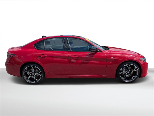 2024 Alfa Romeo Giulia Ti photo 2