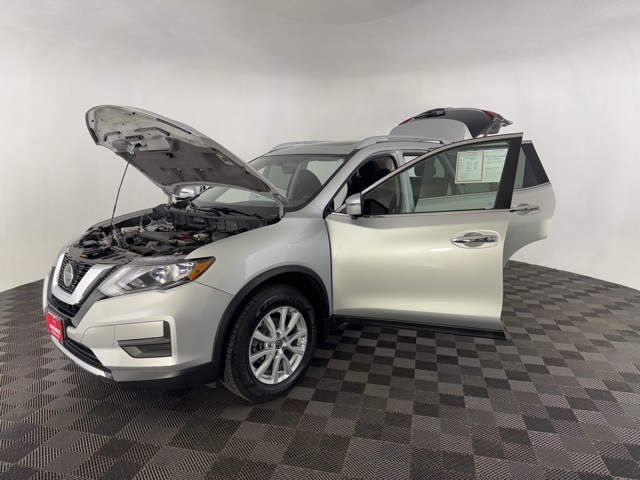 2018 Nissan Rogue SV photo 11