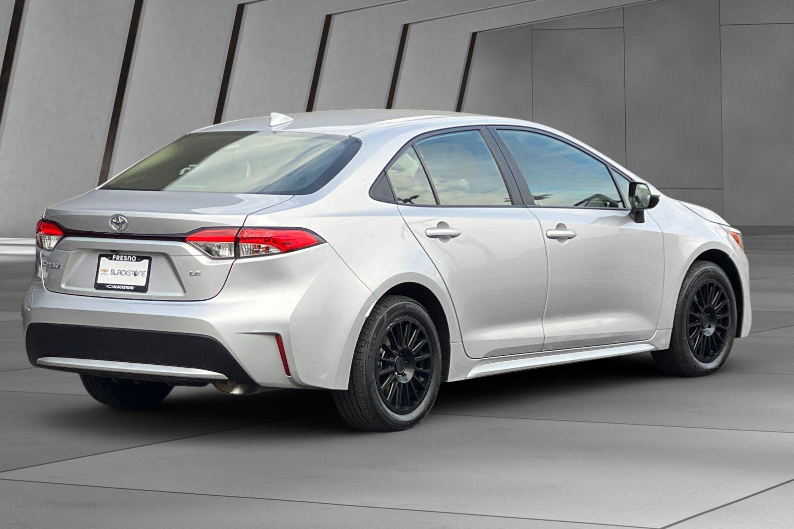 2020 Toyota Corolla LE photo 3