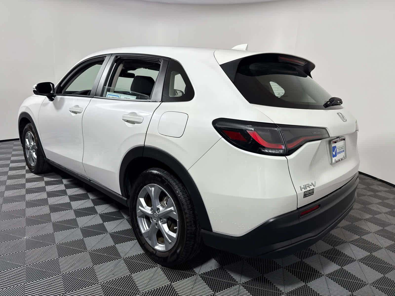 2025 Honda HR-V LX photo 5