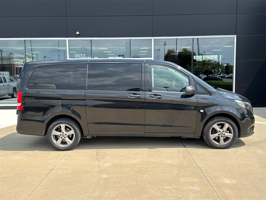 2018 Mercedes Benz Metris Passenger photo 2