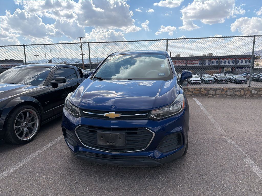 2017 Chevrolet Trax LS photo 3