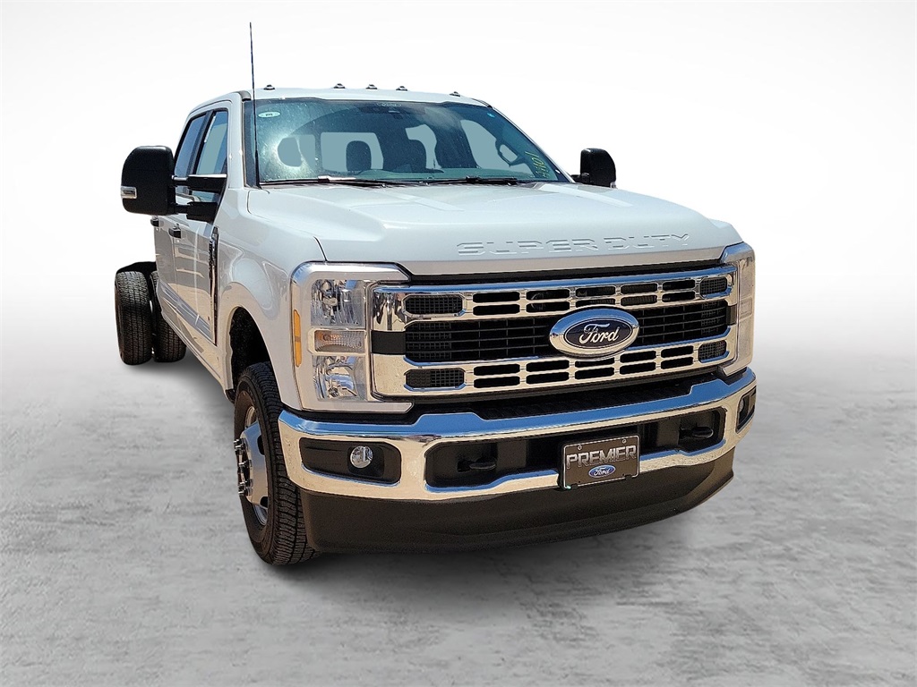 2025 Ford F-350 photo 2