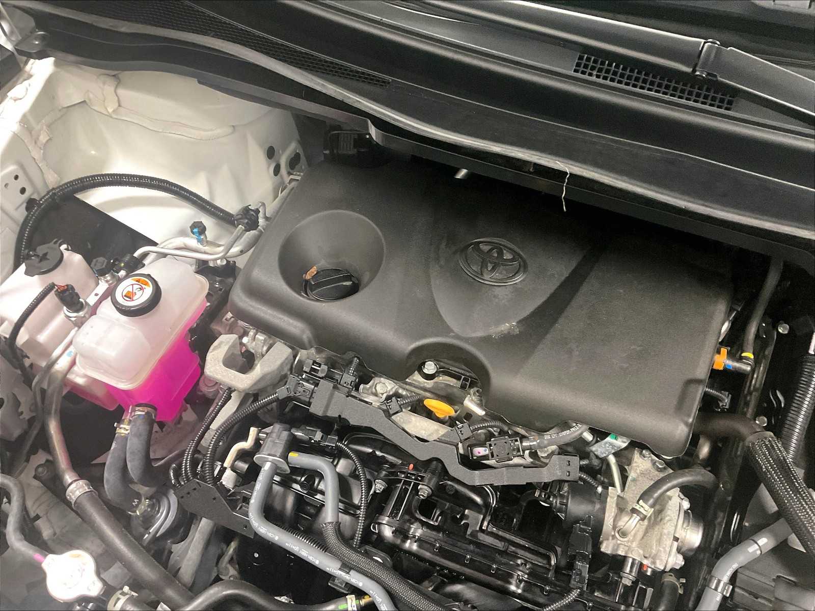 2024 Toyota Sienna LE photo 32