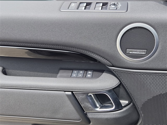 2025 Land Rover Discovery S photo 17