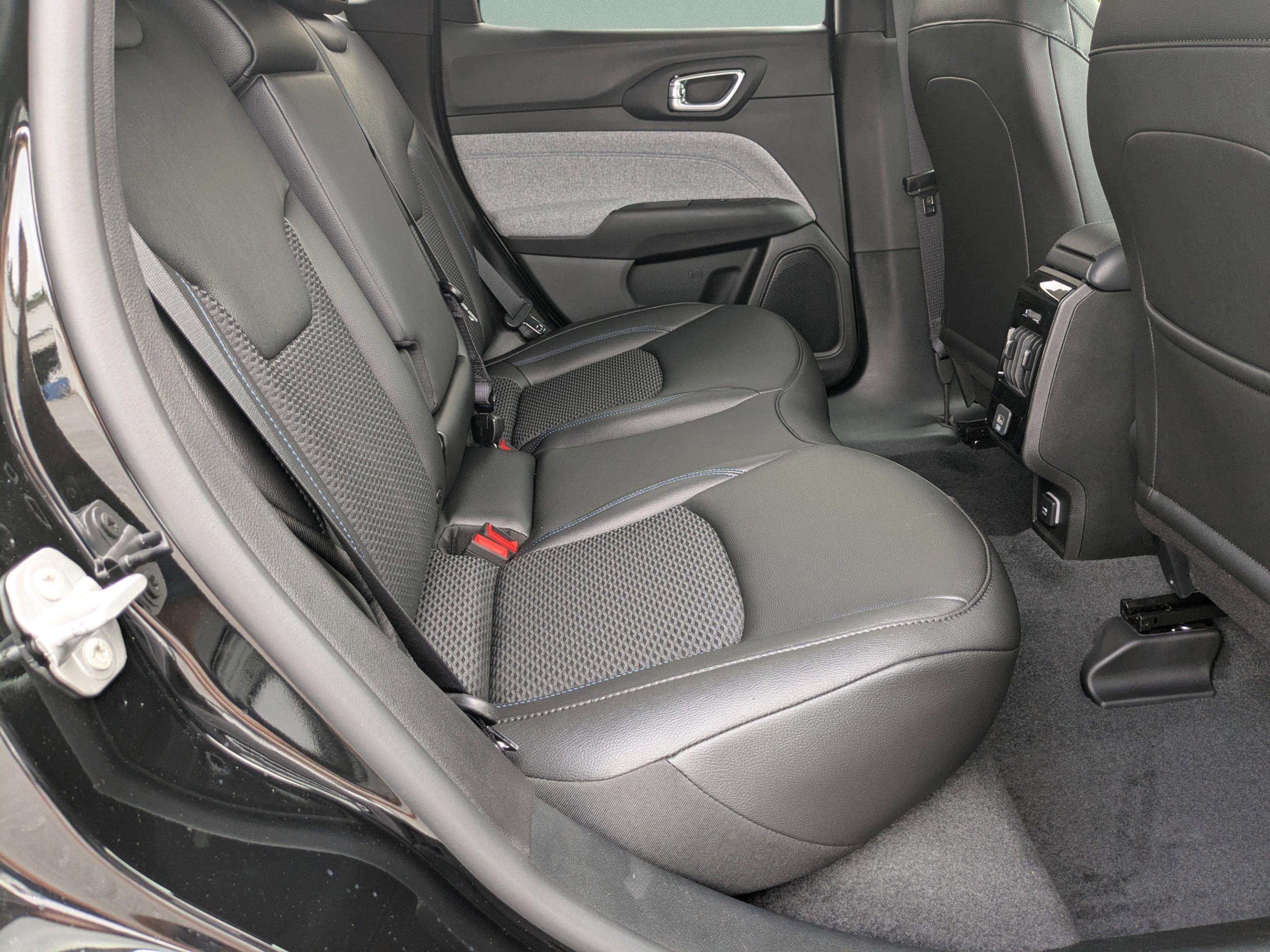 2025 Jeep Compass Latitude photo 39
