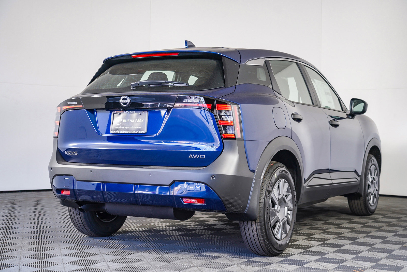 2025 Nissan Kicks S photo 7