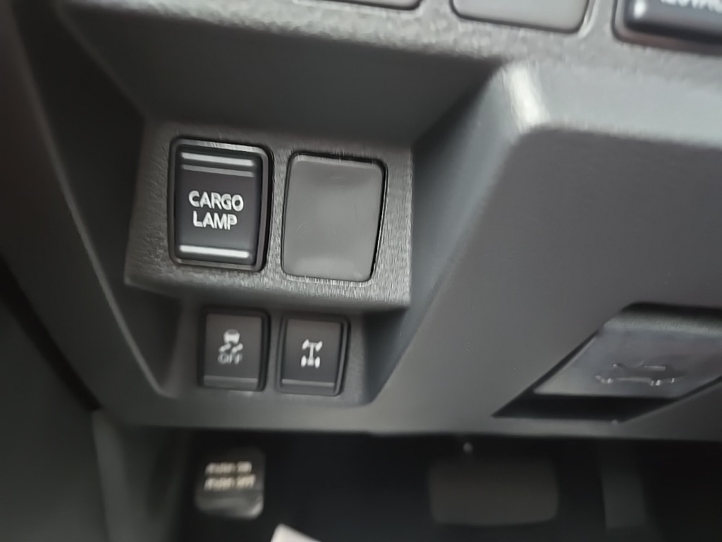 2026 Nissan Frontier Crew Cab PRO-4X photo 13