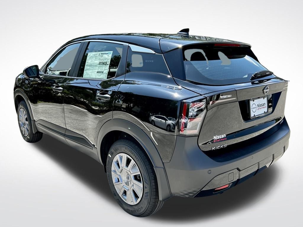 2025 Nissan Kicks S photo 4