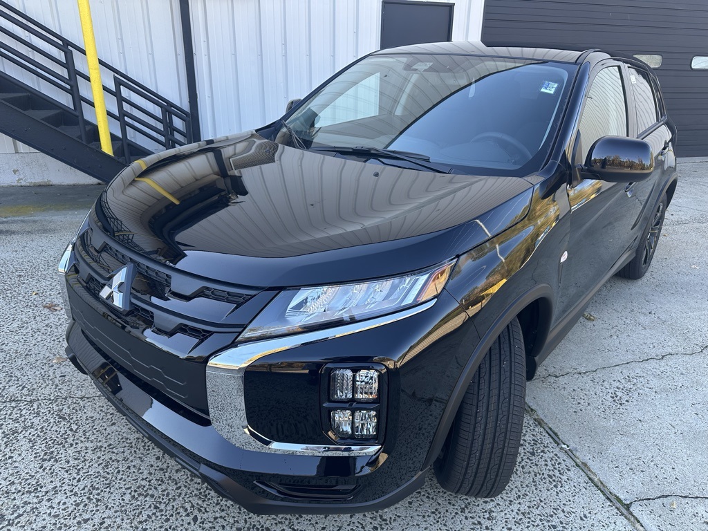 2025 Mitsubishi Outlander Sport LE photo 2