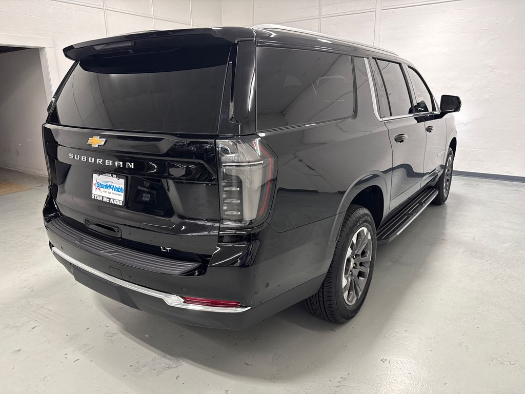 2025 Chevrolet Suburban LT photo 9