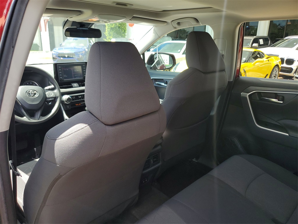 2019 Toyota RAV4 XLE photo 10