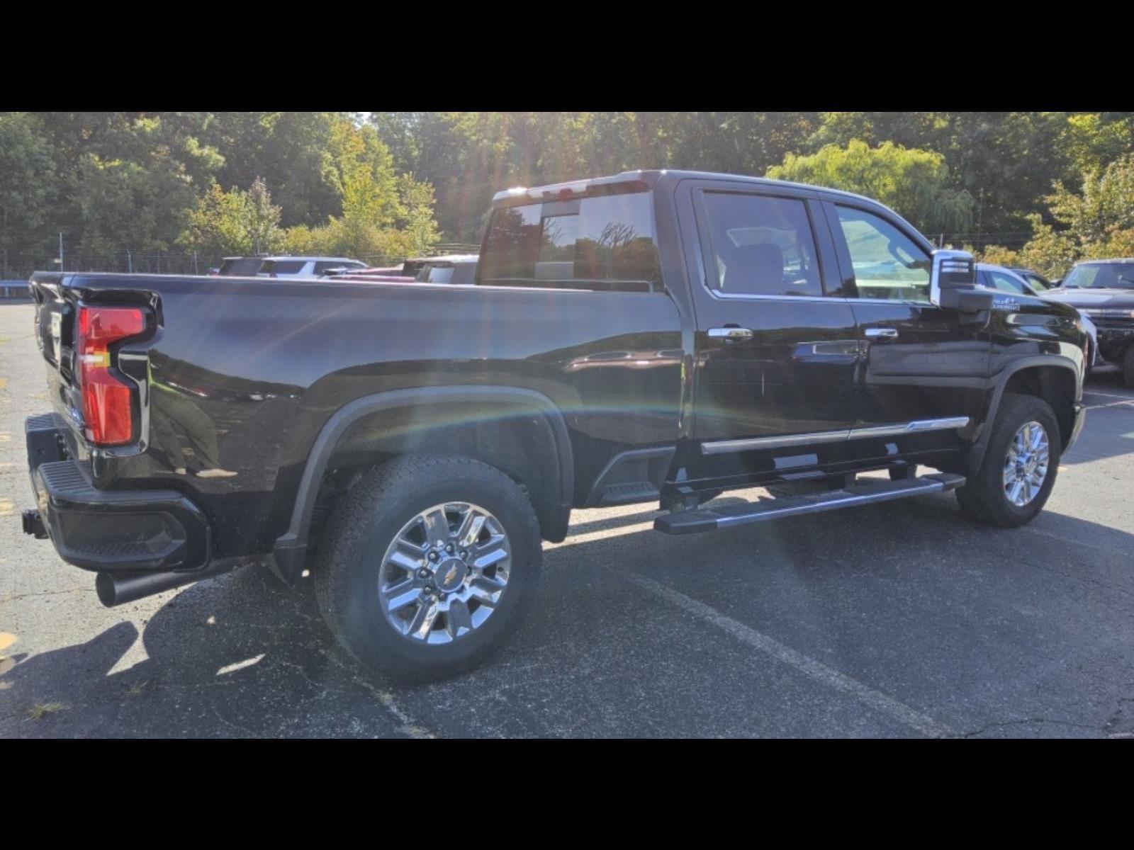 2024 Chevrolet Silverado 3500HD High Country photo 3