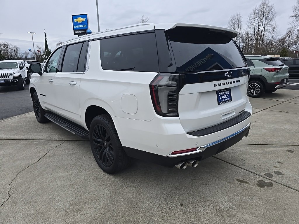 2025 Chevrolet Suburban Premier photo 3