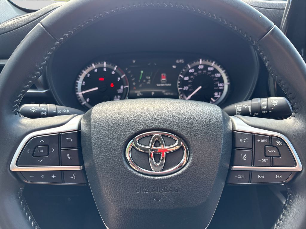2023 Toyota Highlander L photo 23