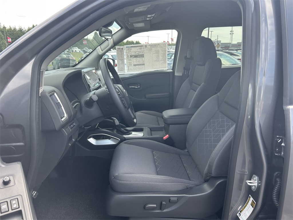 2025 Nissan Frontier Crew Cab SV photo 14