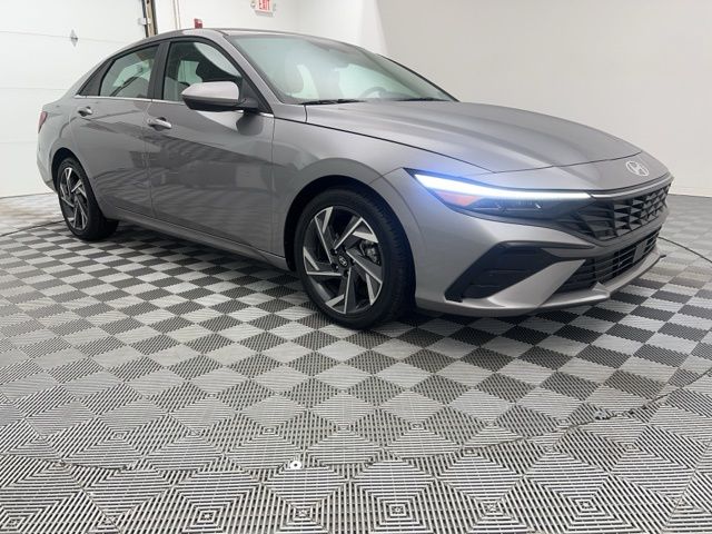 2025 Hyundai Elantra SEL Convenience photo 3