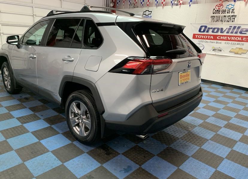 2024 Toyota RAV4 Hybrid XLE photo 3
