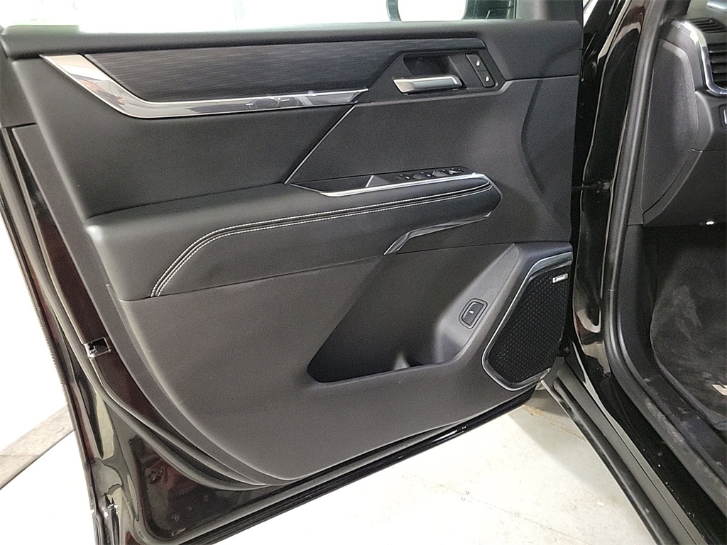 2025 GMC ACADIA - Image 21