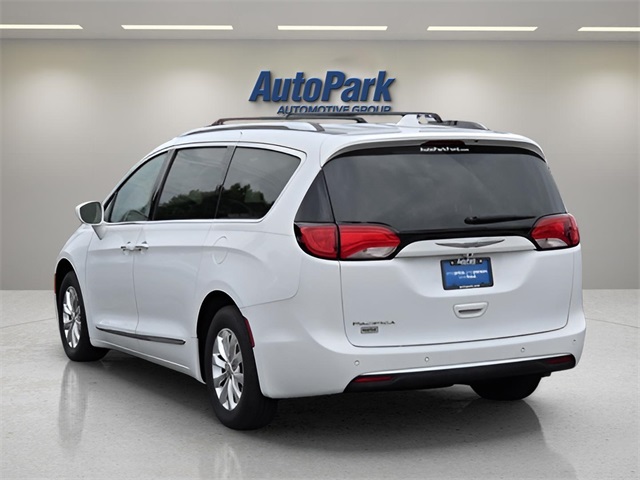 2018 Chrysler Pacifica Touring L photo 5