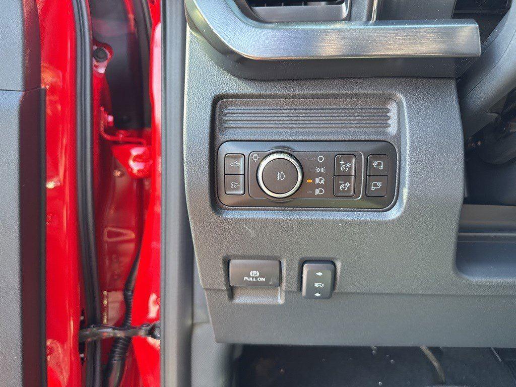2025 Ford F-250 Lariat photo 25