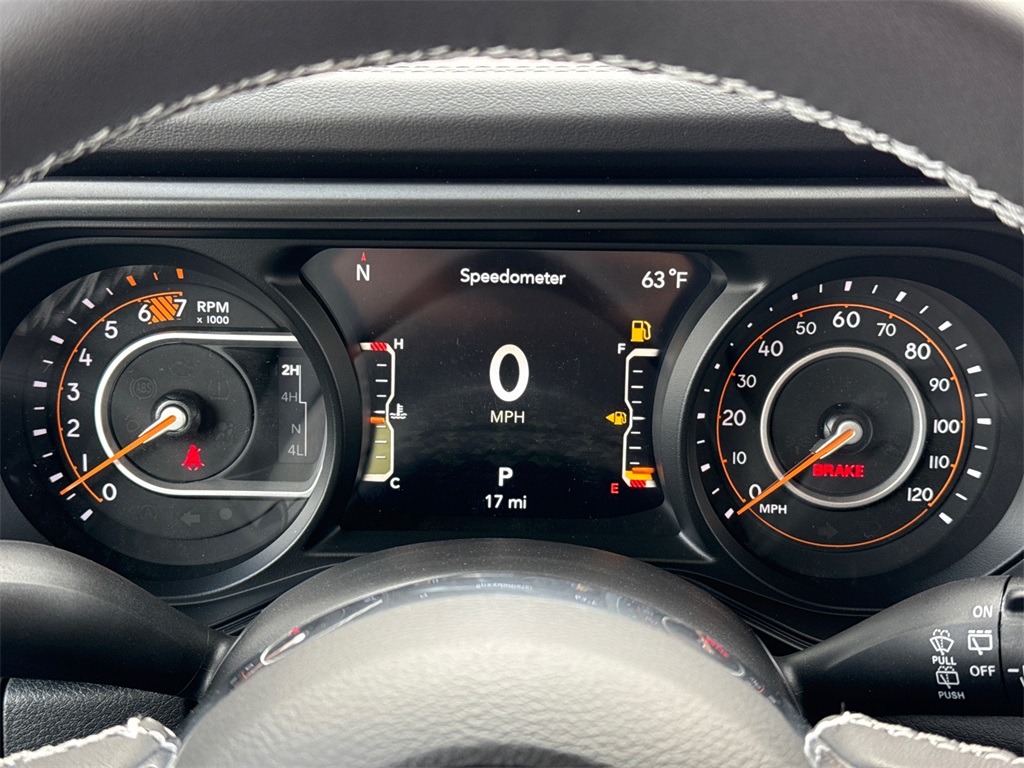 2025 Jeep Wrangler Sahara photo 30