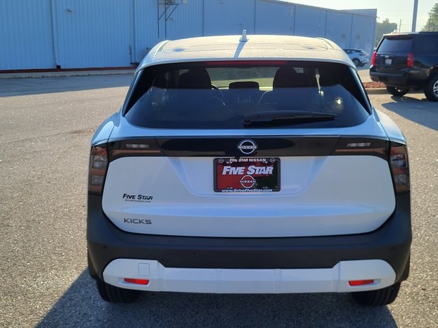2025 Nissan Kicks SV photo 2