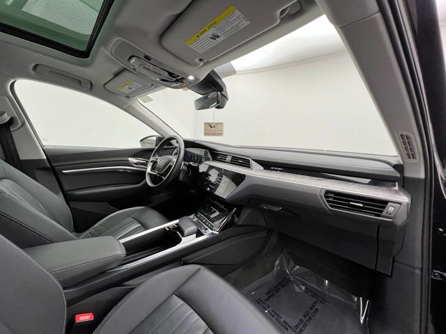 2023 Audi e-tron Premium photo 9