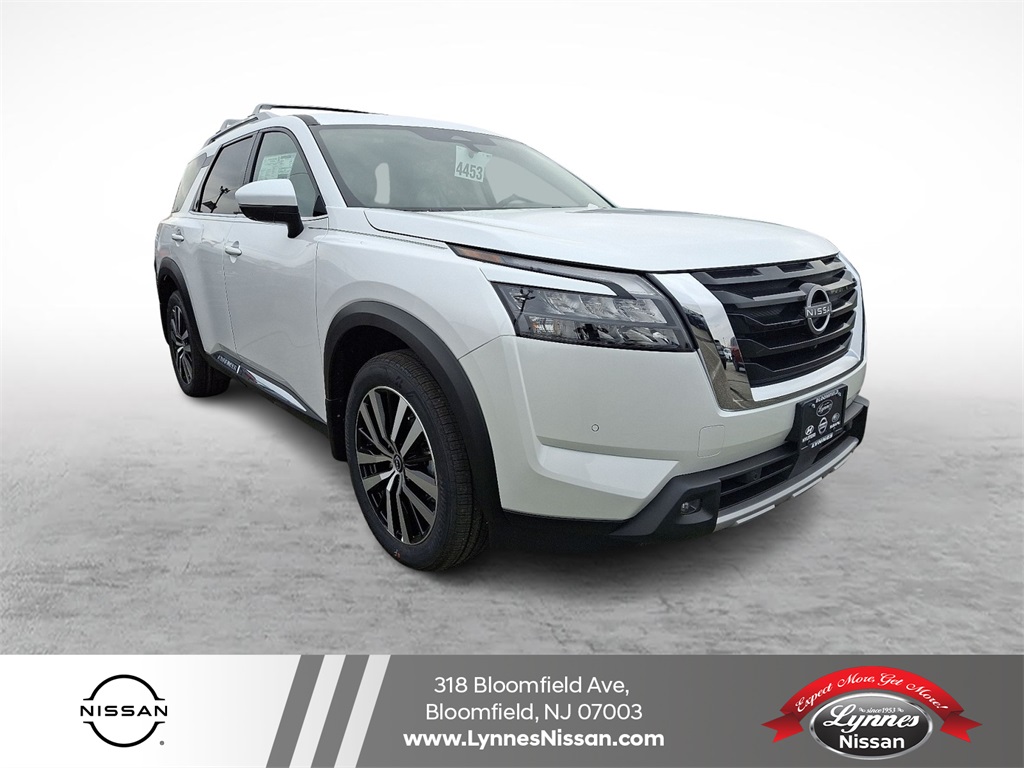 2025 Nissan Pathfinder Platinum's photo