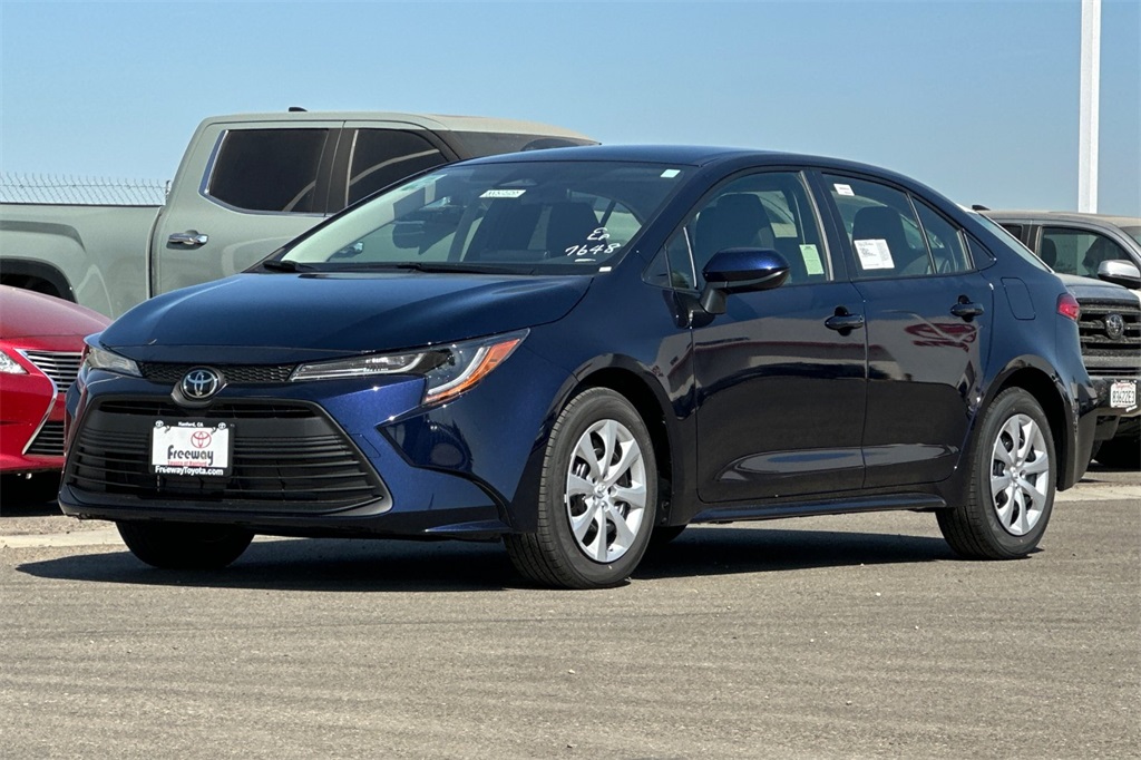 2025 Toyota Corolla LE photo 8