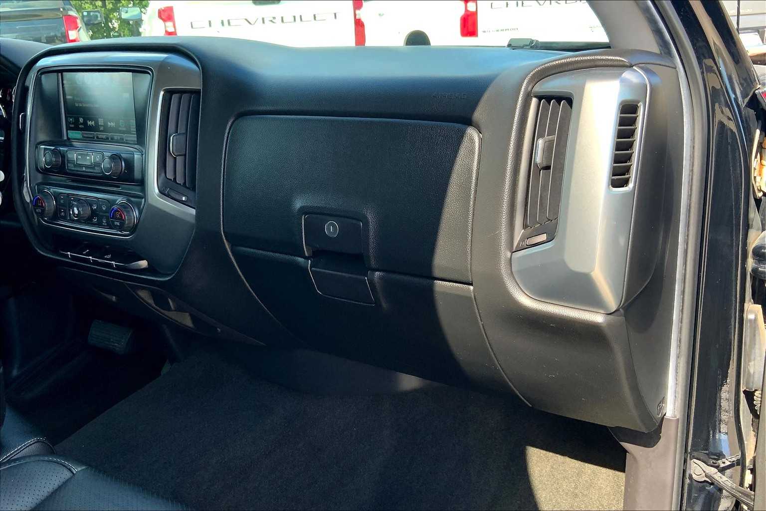 2017 Chevrolet Silverado 1500 LT photo 12