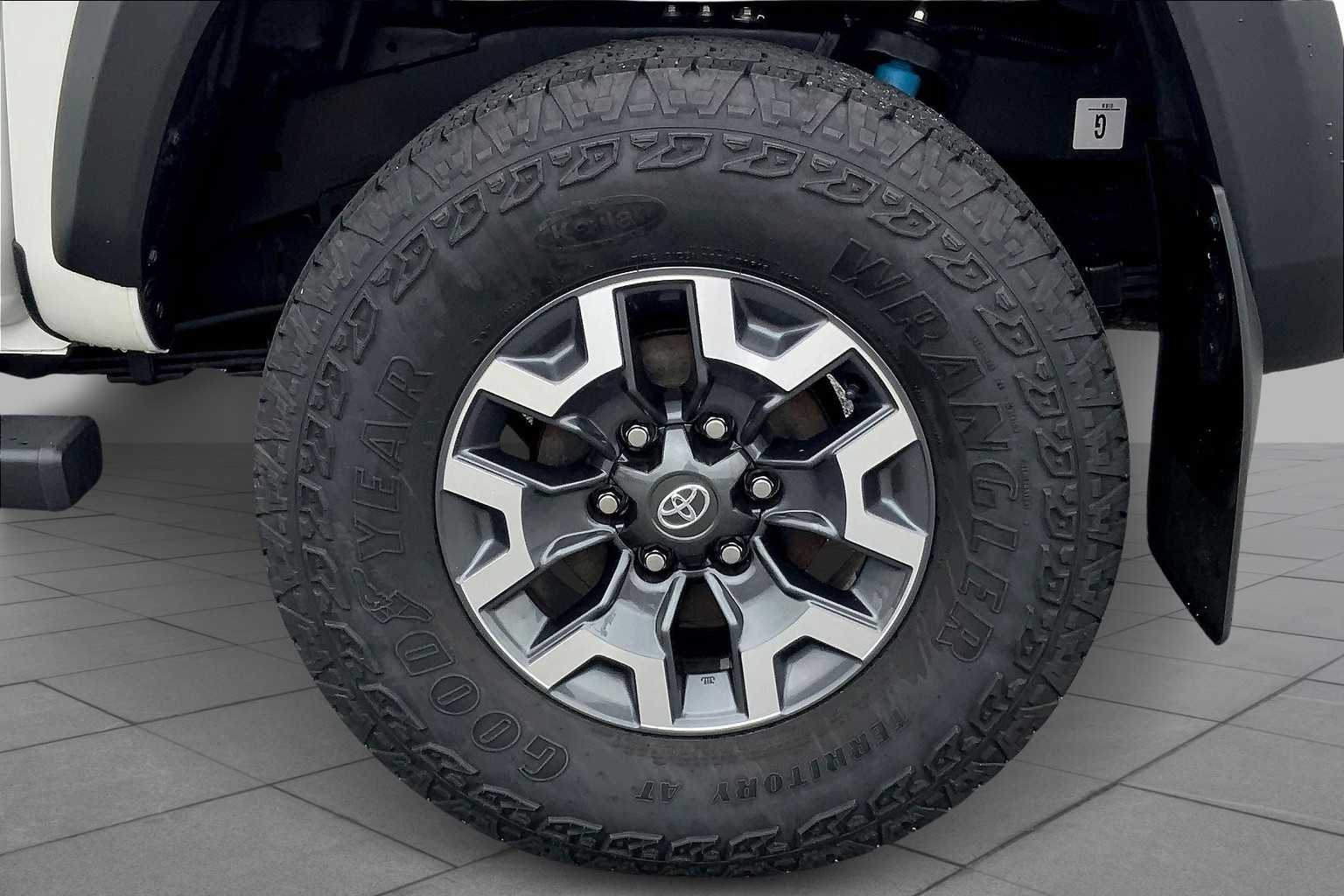 2023 Toyota Tacoma TRD photo 10