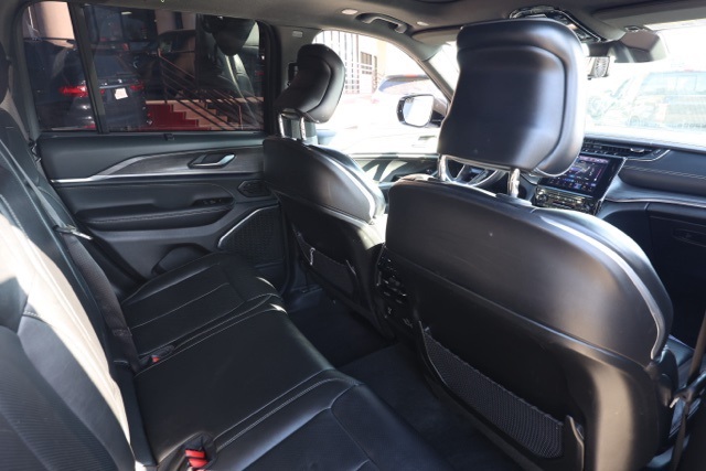 2022 Jeep Grand Cherokee Overland photo 16