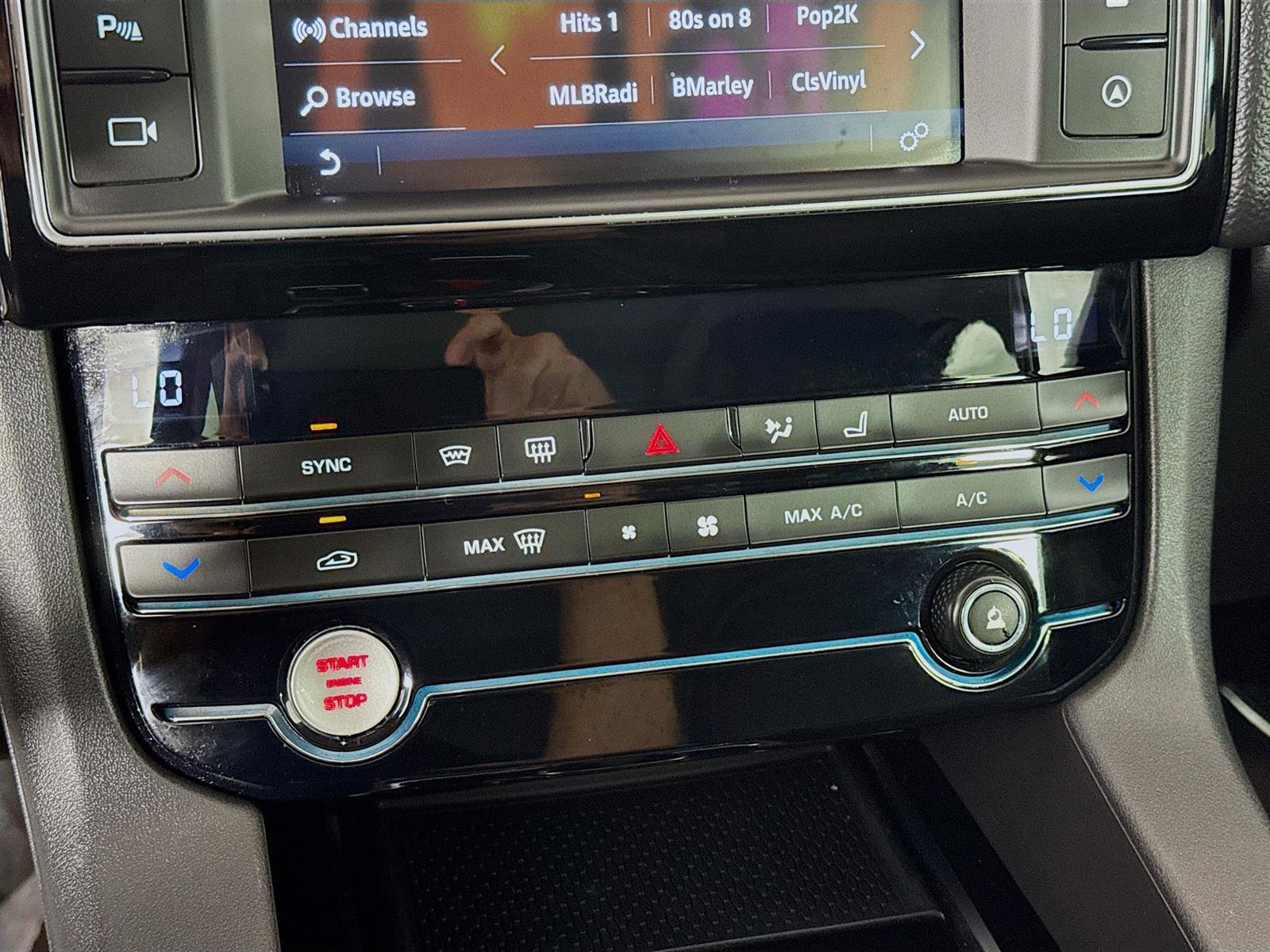 2018 Jaguar F-PACE Prestige photo 17