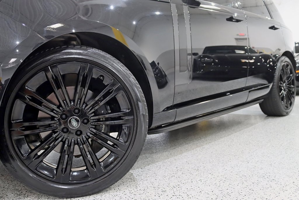 2023 Land Rover Range Rover SE photo 4