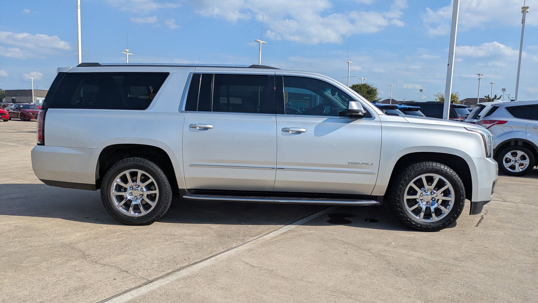 2020 Gmc Yukon XL Denali photo 2
