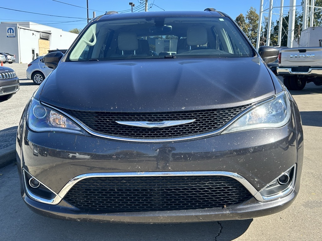 2017 Chrysler Pacifica Touring Plus photo 3