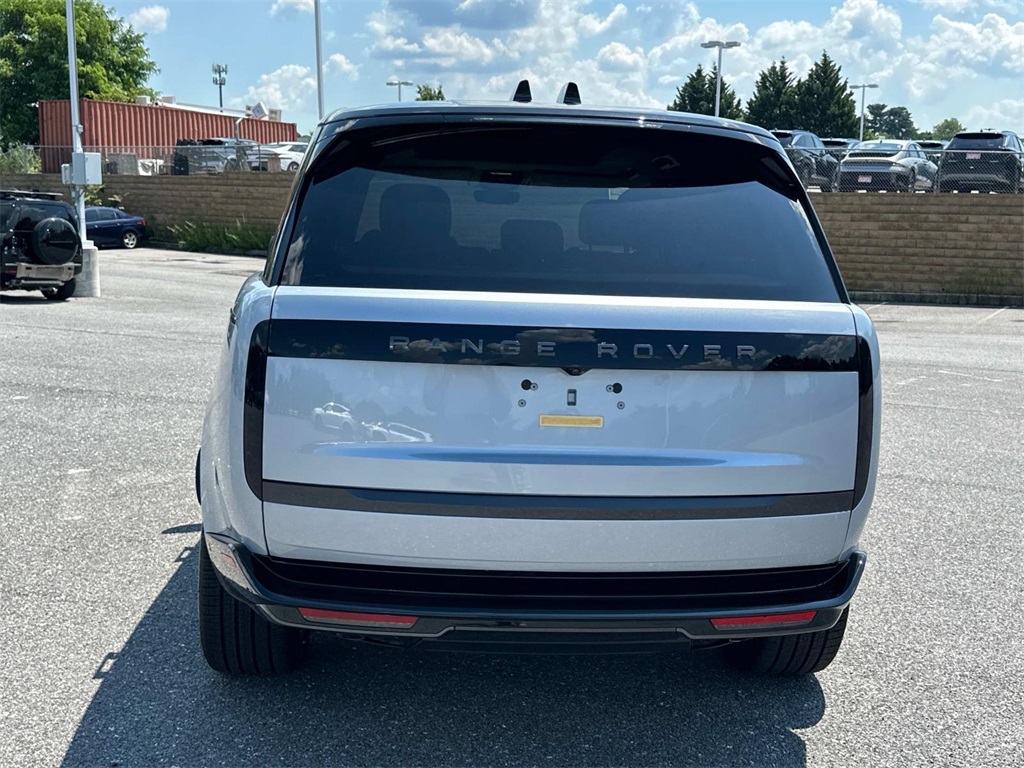 2025 Land Rover Range Rover SE photo 14