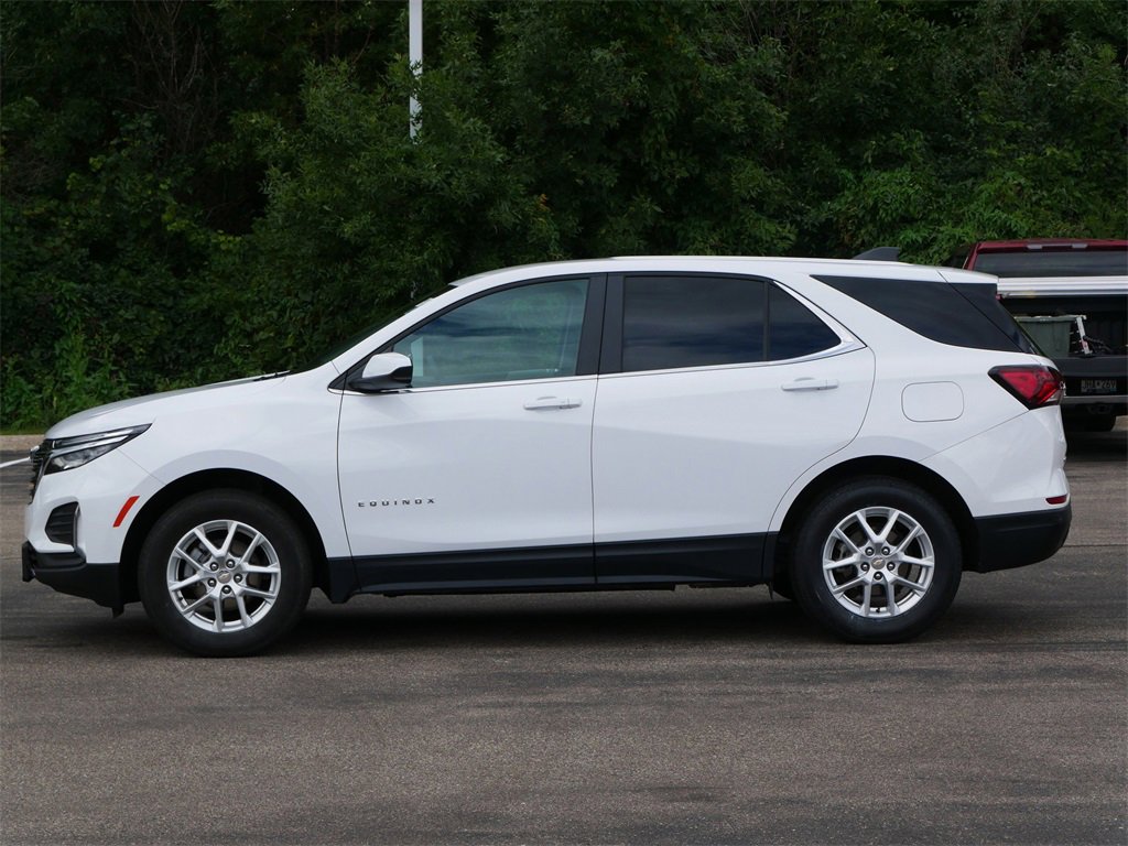 2024 Chevrolet Equinox LT photo 2