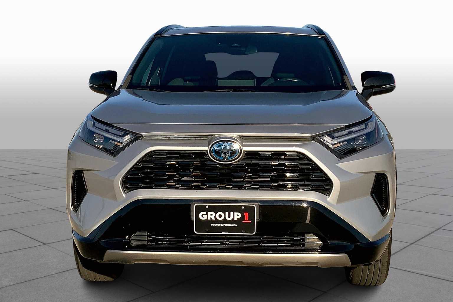 2022 Toyota RAV4 Hybrid SE photo 3