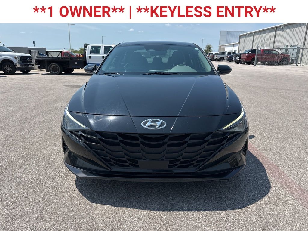 2023 Hyundai Elantra SEL photo 2