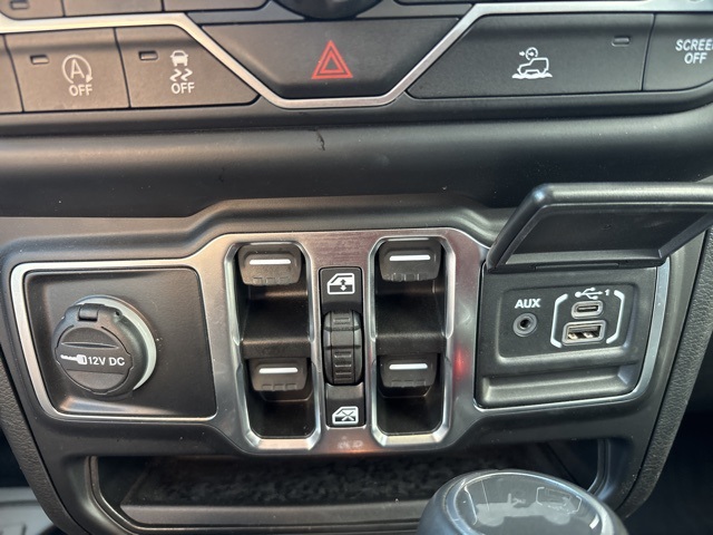 2022 Jeep Wrangler Unlimited Sahara Altitude photo 7