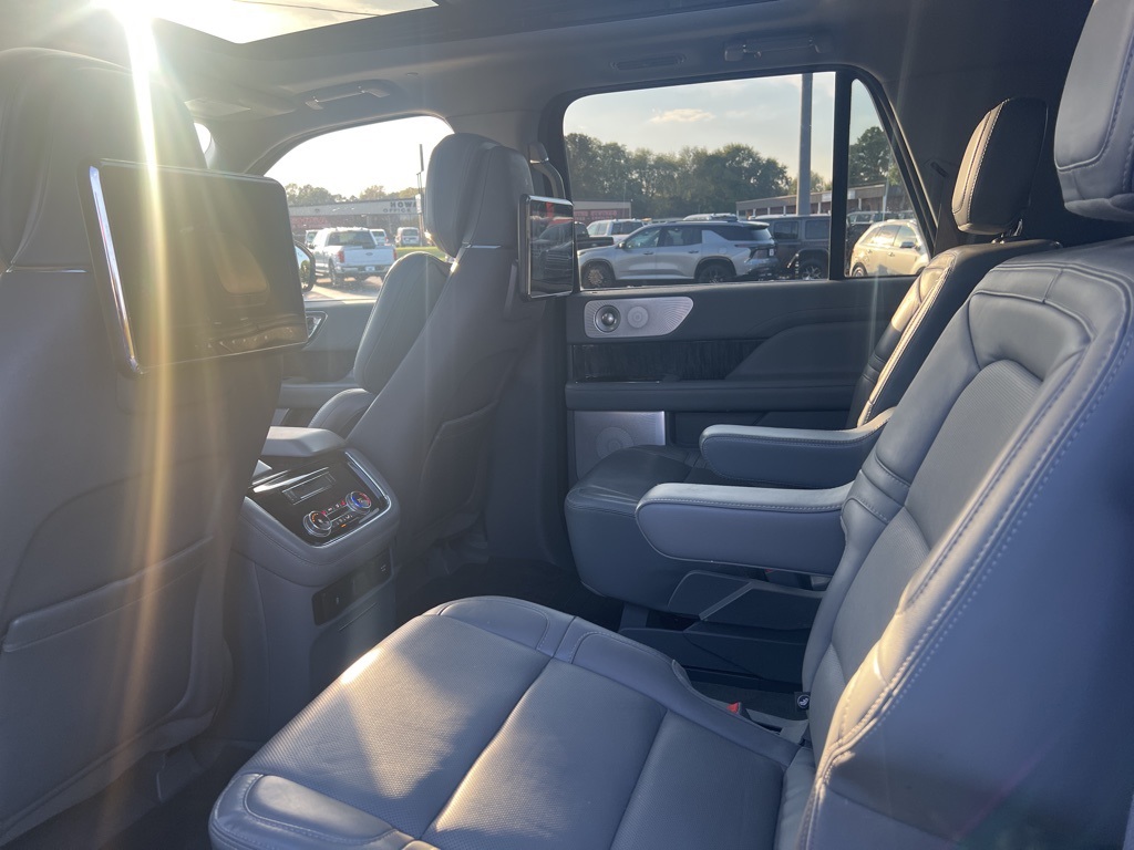 2021 Lincoln Navigator L Reserve photo 11