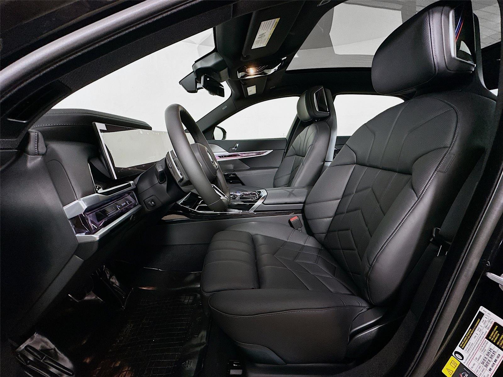 2026 Bmw 750e photo 21