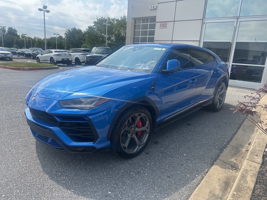 2019 Lamborghini Urus Base photo 3